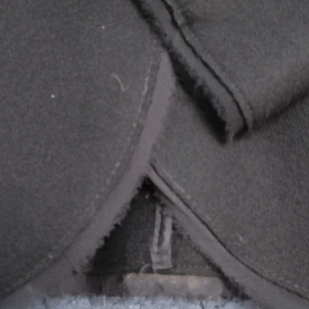 Blazer, fitter, wool flannel, with rosette embellishment at shoulder. Never worn - Picture 6 of 8